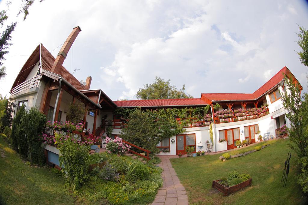 Ida Rooms Lajosmizse Exterior photo